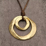 Collar con colgante circular irregular geométrico