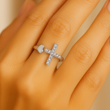 Anel Vintage Love Cross em Prata Ajustável