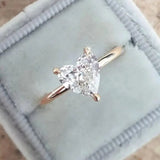 Anillo Delicado con Corazón de Circonita
