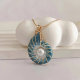 Collar de Concha Azul con Perla