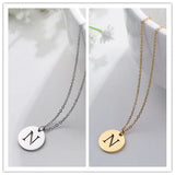 Collar de Oro con Colgante de Letra Elegante