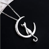 Elegante collar con luna creciente y gato