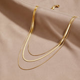 Collar de cadena dorada multicapa