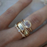 Conjunto de anillos vintage en oro con circonita