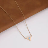 Collar con piedra lunar - Medallón triangular