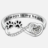 Anillo con Circonitas en Forma de Huella con Diseño de Corazón e Infinito
