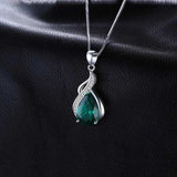Collar Leônia con piedra esmeralda