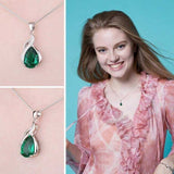 Collar Leônia con piedra esmeralda